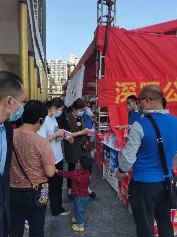 深晖“支持抗疫赠饮”活动